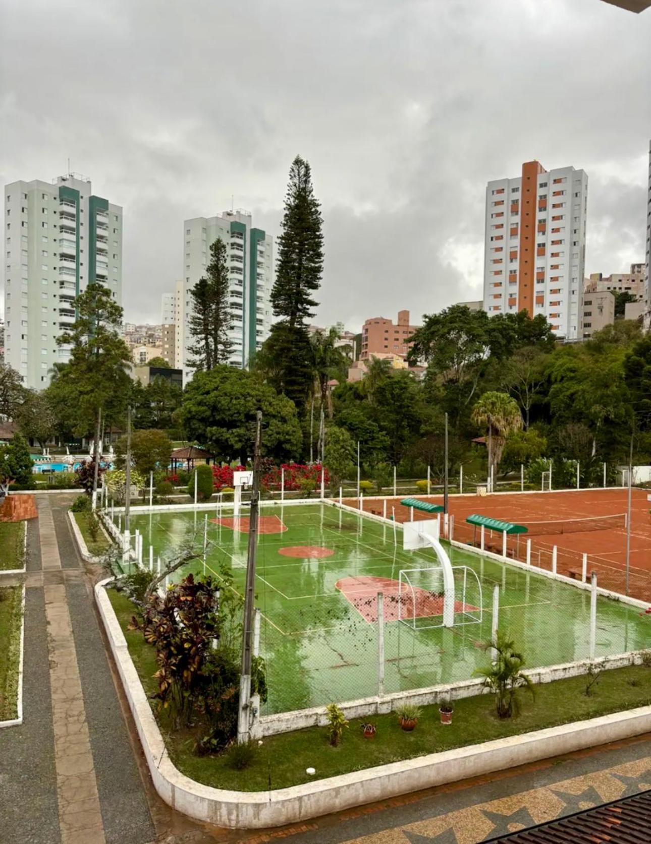 Apartamento Condominio Quisisana Centro Pocos De Caldas Lazer Completo, Uma Estrutura De Resort Eksteriør billede